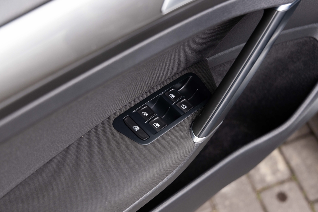 Volkswagen Golf Allstar 2016 фото Volkswagen Golf Allstar 2016 фото 15