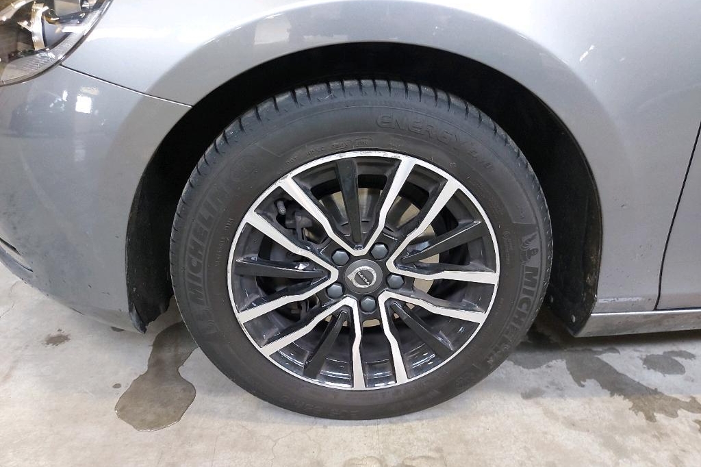 Volvo V40 2016 фото 33