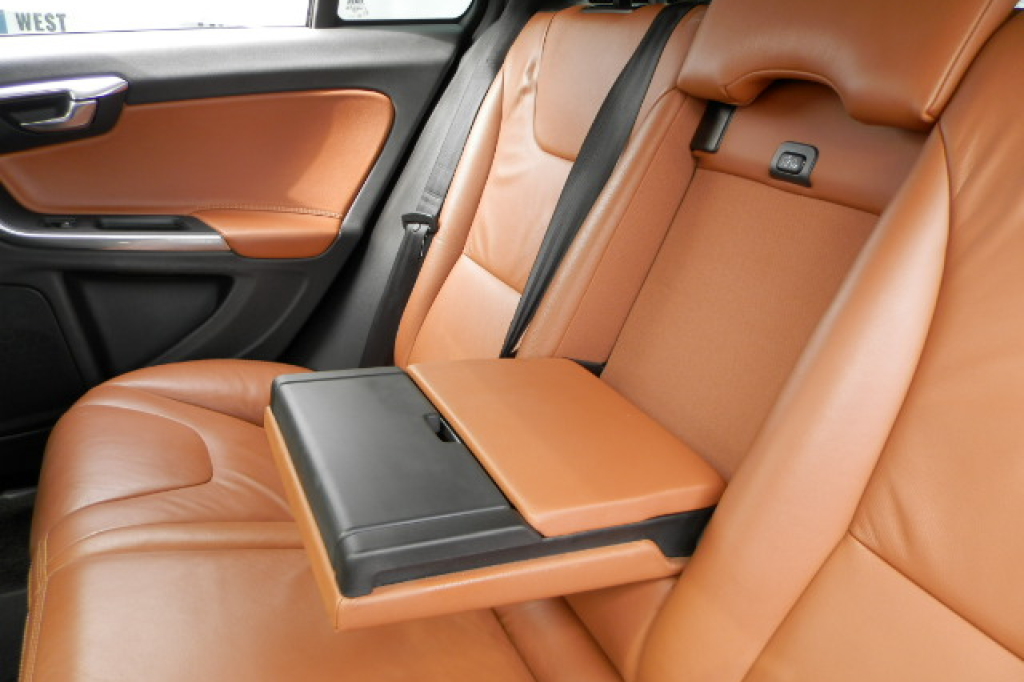 Volvo V60 2012 фото 16