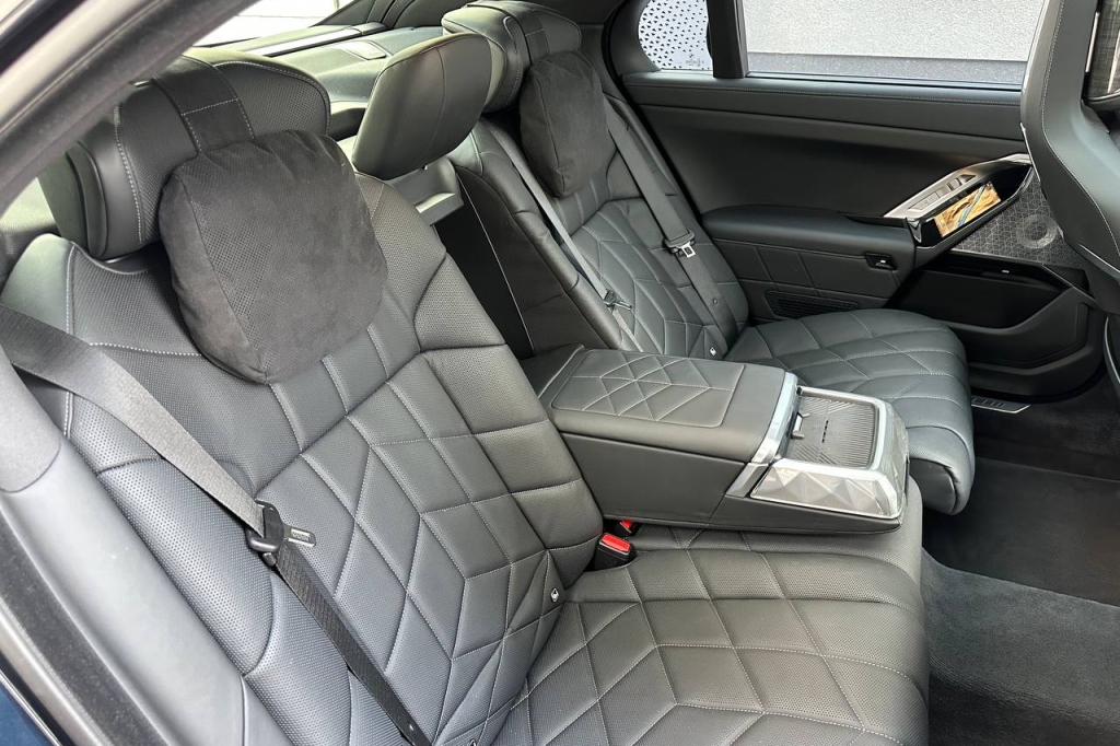 BMW i7 2023 фото 26