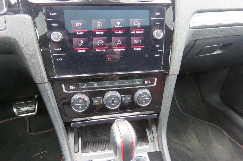 Volkswagen Golf GTI 2020 photo 1