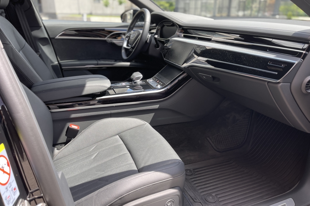 Audi A8 Long Black Stile 2020 photo 7