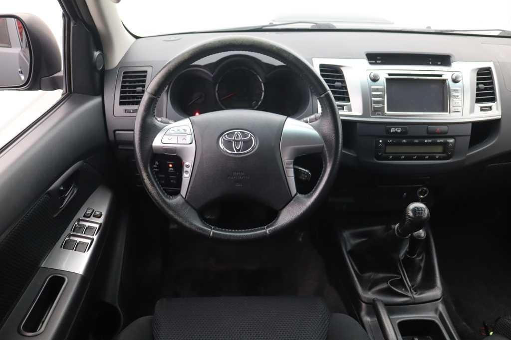 Toyota Hilux 2015 фото 3