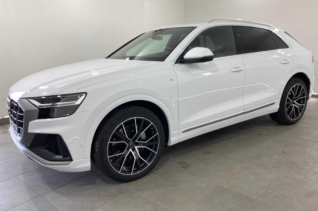 Audi Q8 2019 фото 9