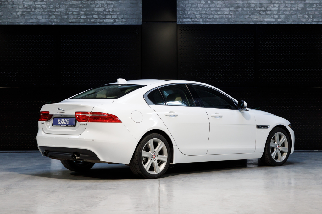 Jaguar XE 25T 2017 photo 5