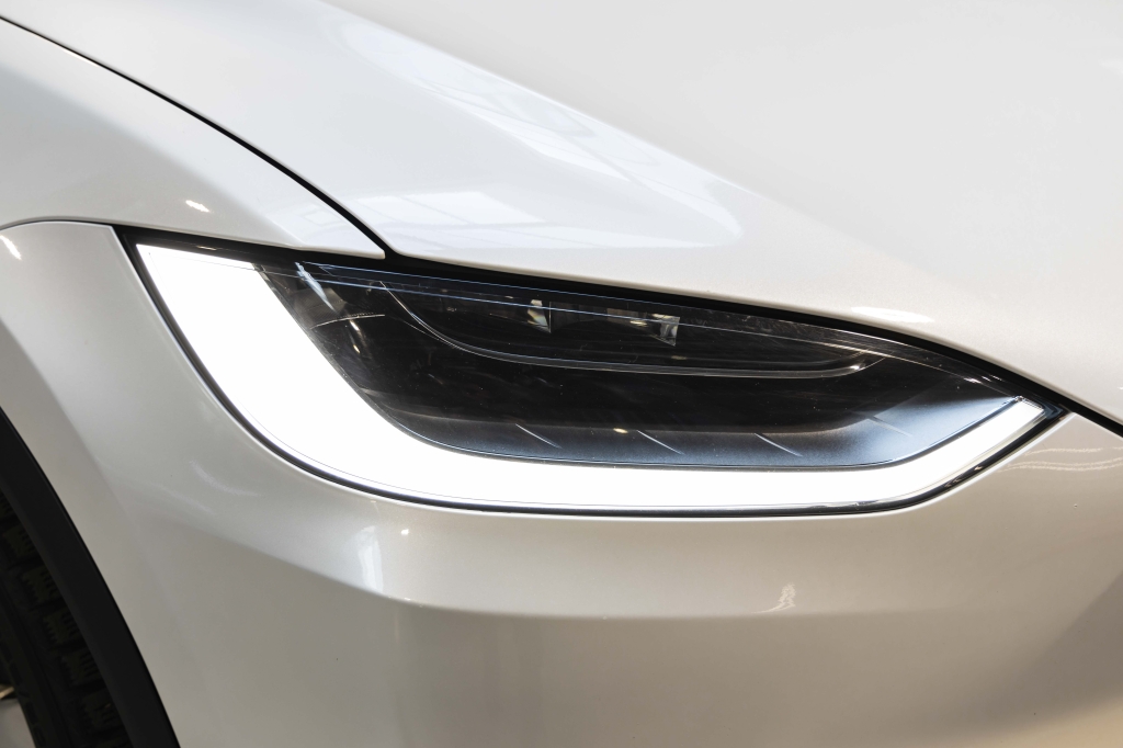 Tesla Model X 75D 2017 фото Tesla Model X 75D 2017 фото 7