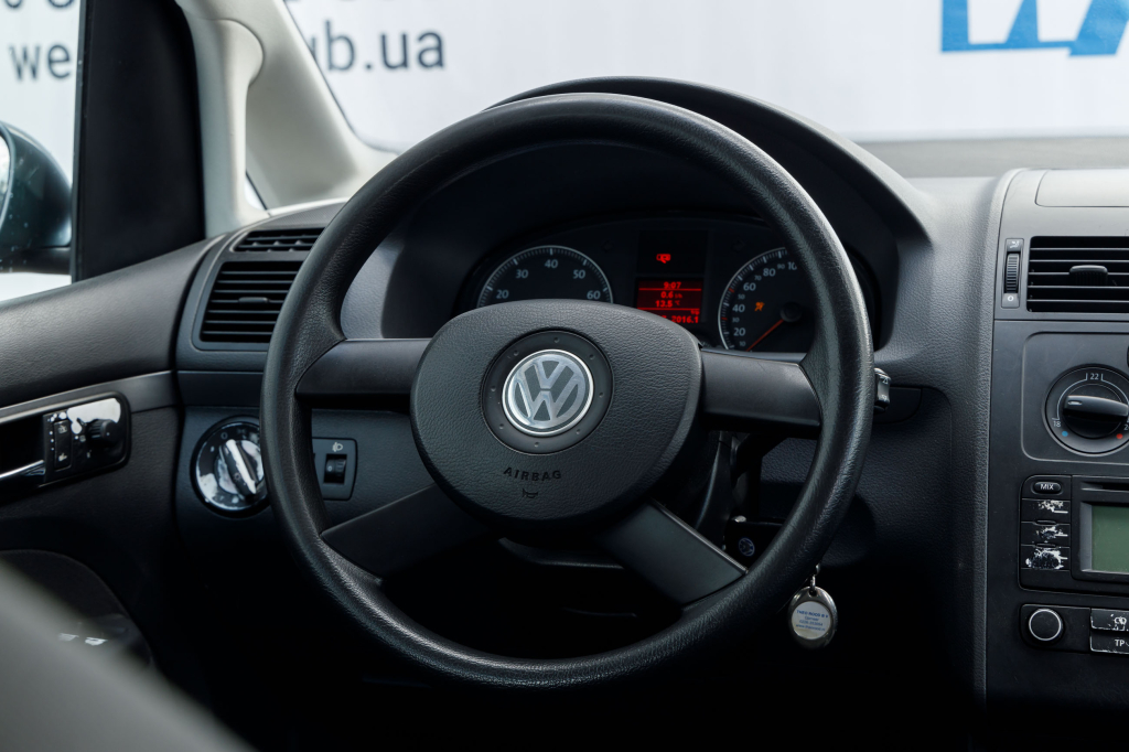 Volkswagen Touran MPI 2003 фото 17