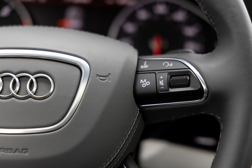 Audi A8 2014 photo 27