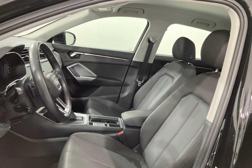 Audi Q3 2019 фото 2