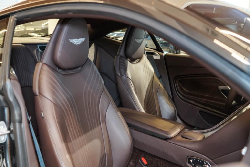 Aston Martin DB11 2018 photo 10