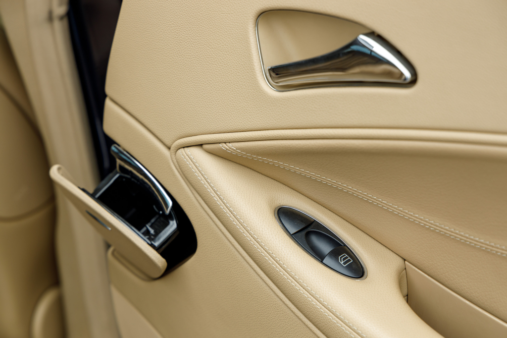 Mercedes-Benz CLS 500 2005 photo 21