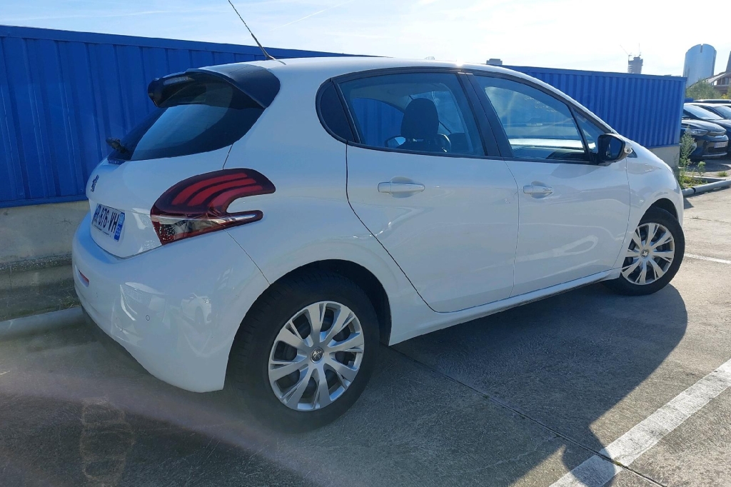 Peugeot 208 2017 фото 2