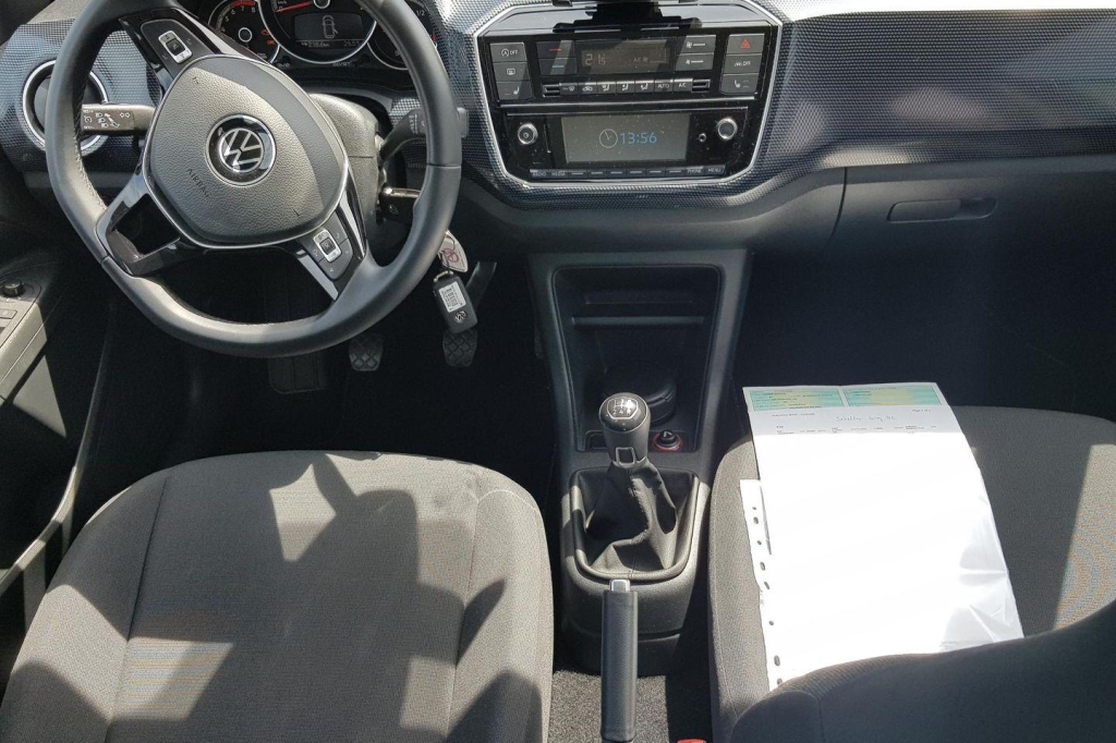 Volkswagen Up 2020 фото 1