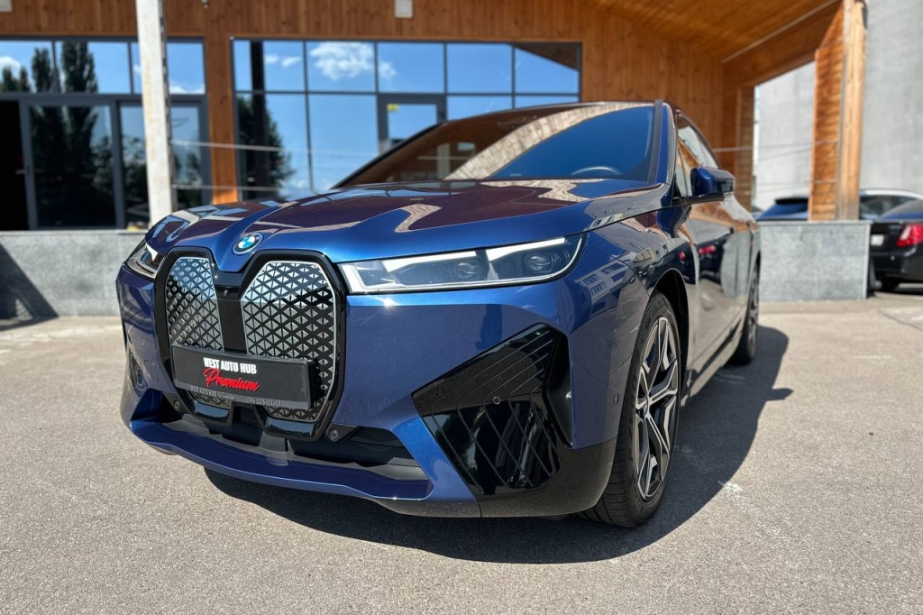 BMW iX M60 2022 фото 3