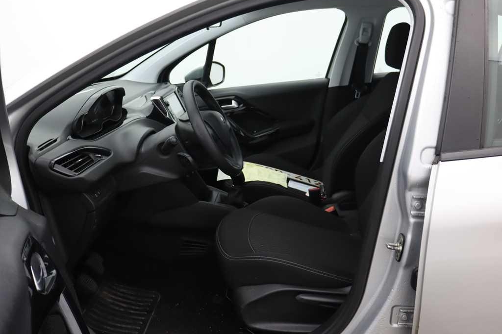 Peugeot 208 2017 photo 1