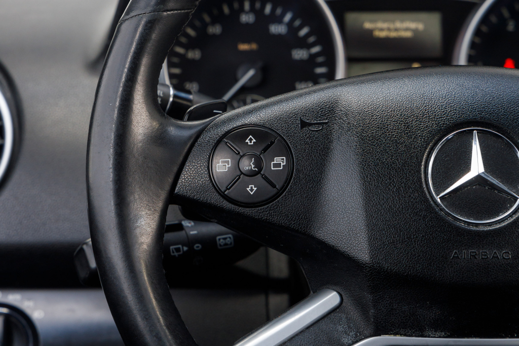 Mercedes-Benz ML 350 2011 photo 32