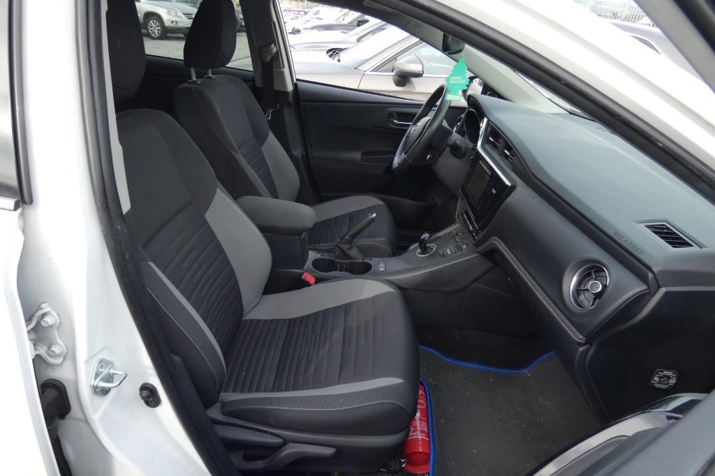 Toyota Auris 2016 фото 4