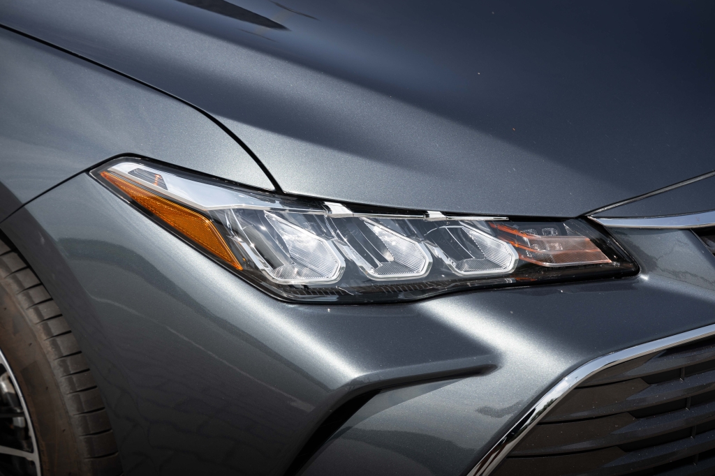 Toyota Avalon Hybrid 2020 photo 3