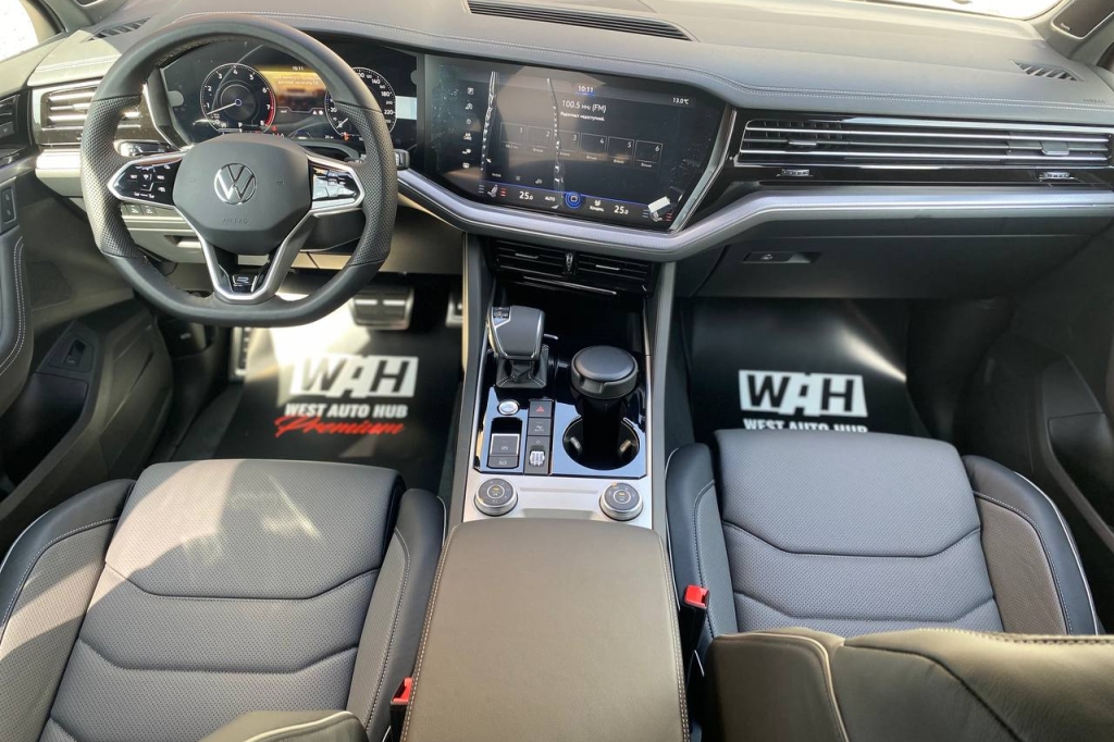 Volkswagen Touareg PLATINUM 2022 photo 17