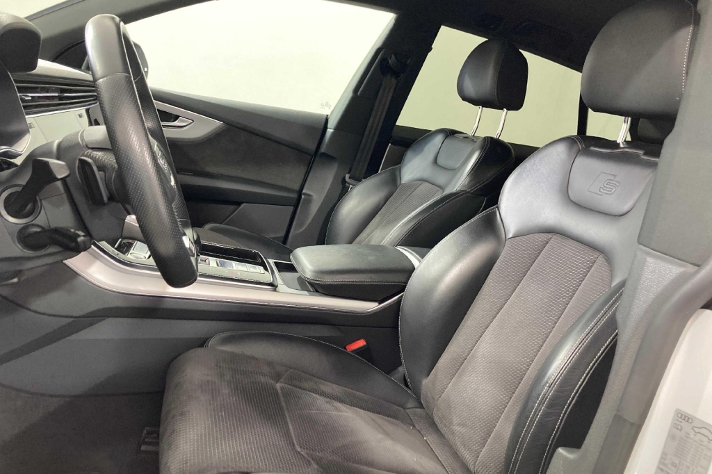 Audi Q8 2019 фото 2