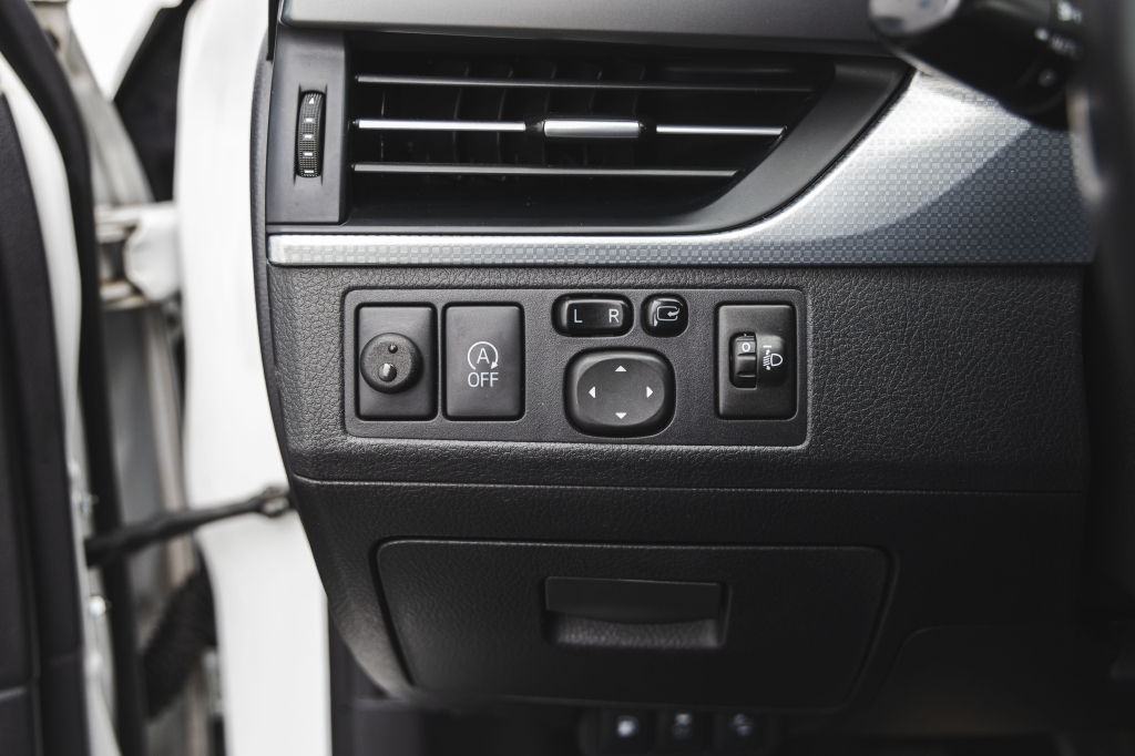 Toyota Avensis 2016 photo 16