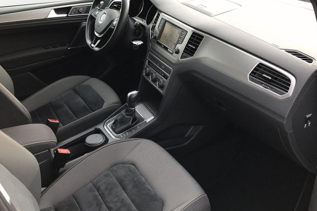 Volkswagen Golf Sportsvan 2017 photo 1