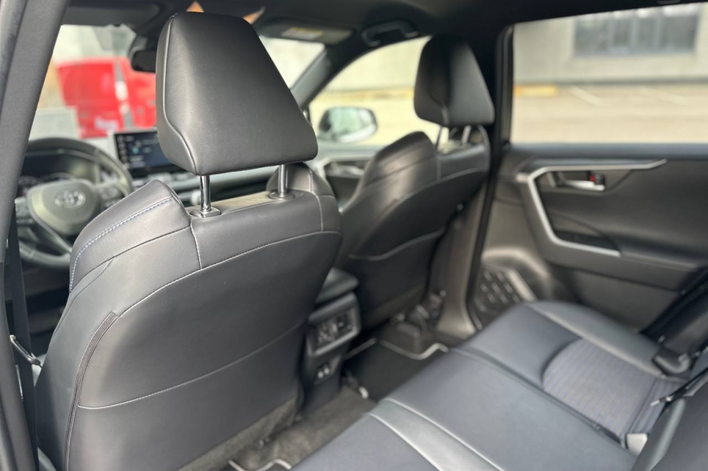 Toyota RAV4 EV Hybrid 2020 фото 14