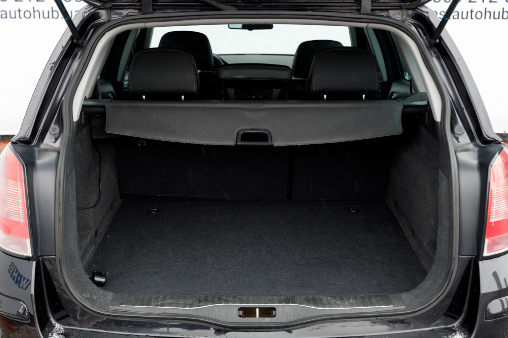 Opel Astra H photo 16