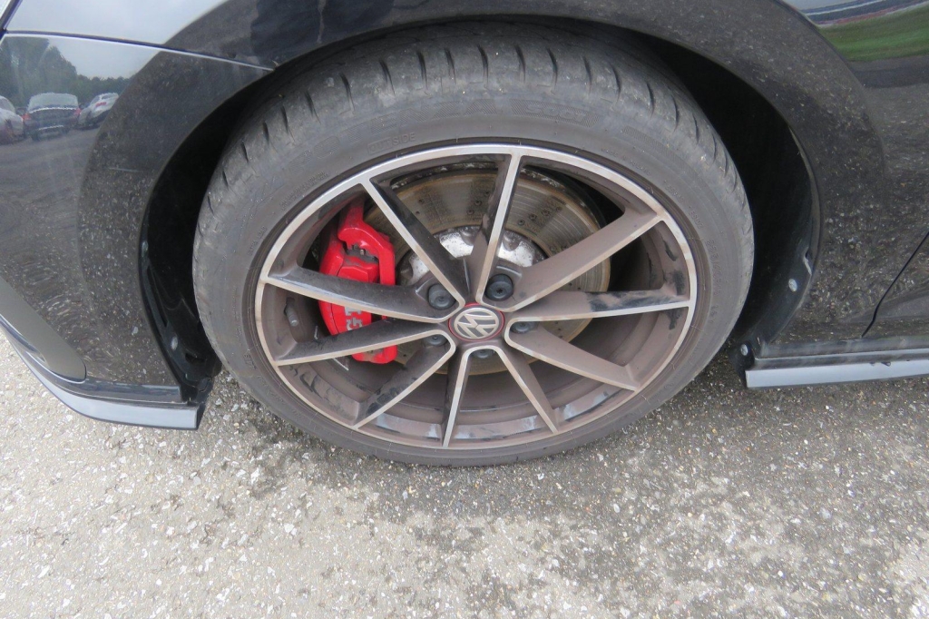 Volkswagen Golf GTI 2020 photo 2