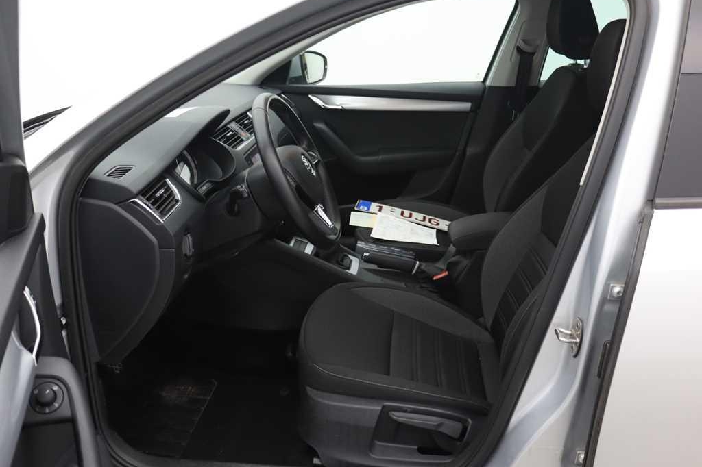 Skoda Octavia Combi 2018 фото 6