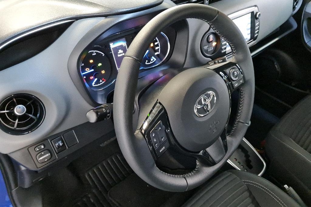 Toyota Yaris 2019 фото 9