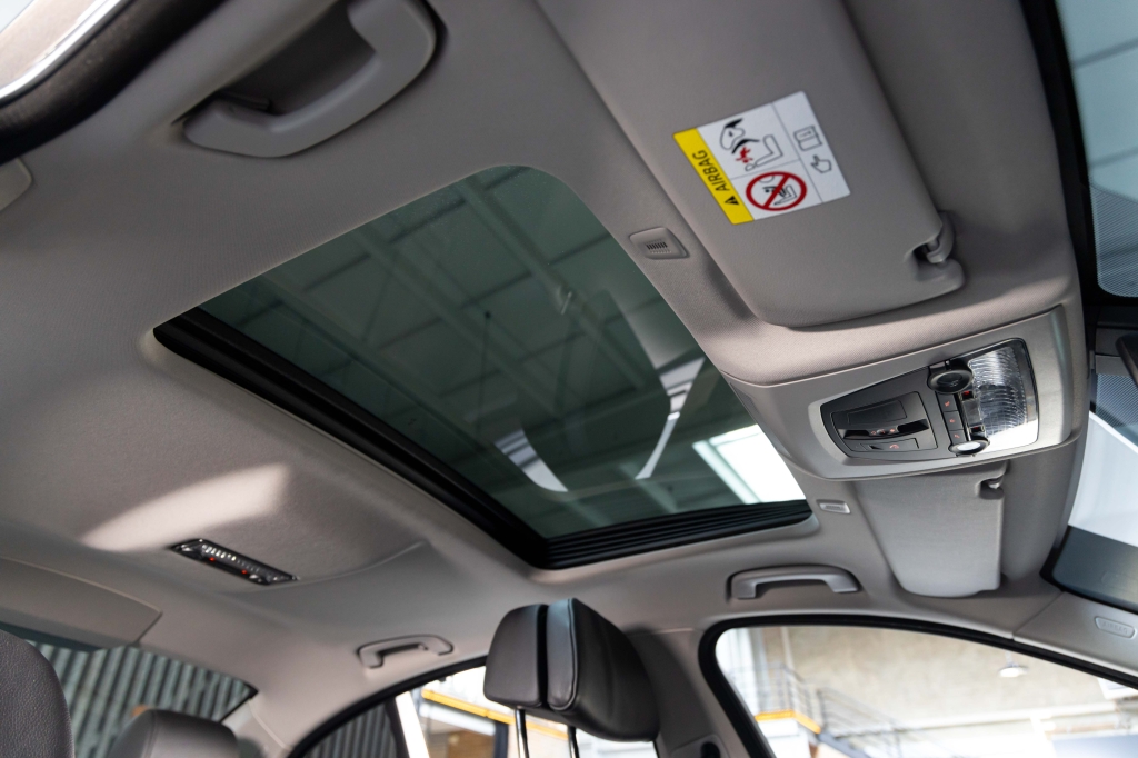 BMW 5 Series 2015 фото 29