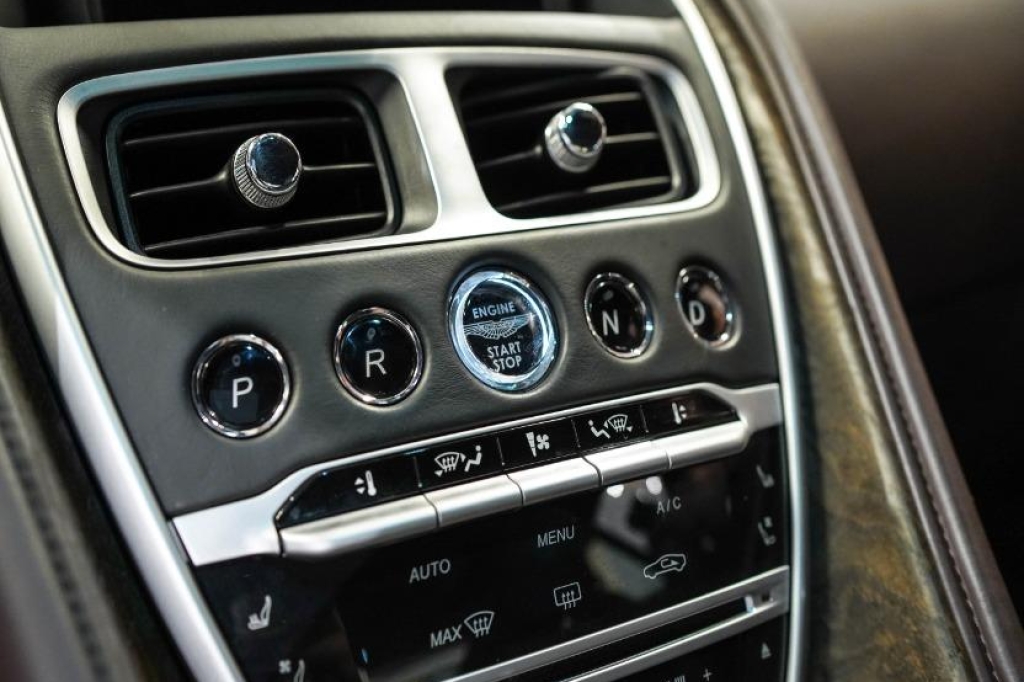 Aston Martin DB11 2018 photo 2