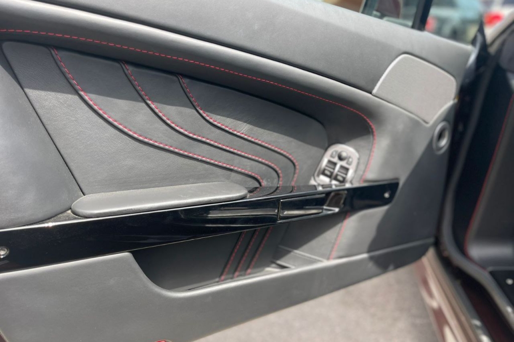 Aston Martin V8 Vantage S 2017 фото 7