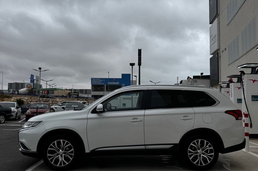 Mitsubishi Outlander 2017 фото Mitsubishi Outlander 2017 фото 4