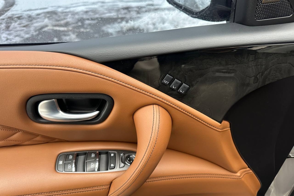 Infiniti QX80 Luxe Proactive 2018 photo Infiniti QX80 Luxe Proactive 2018 photo 9
