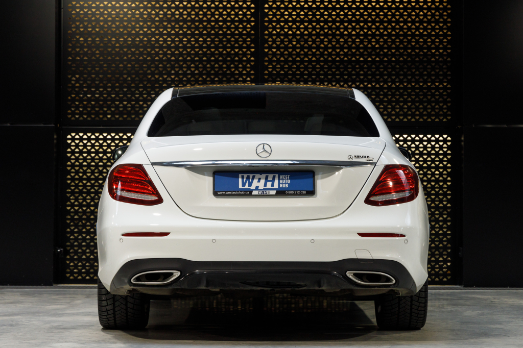 Mercedes-Benz E 200 4Matic AMG Line photo 4