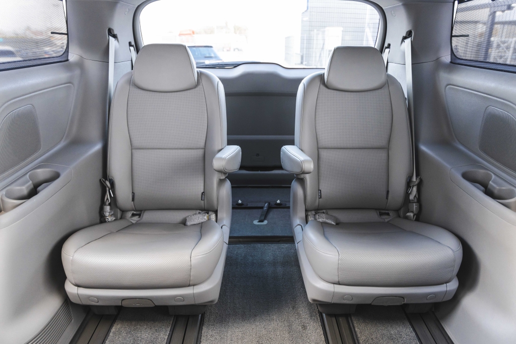 Kia Carnival 2015 фото 40