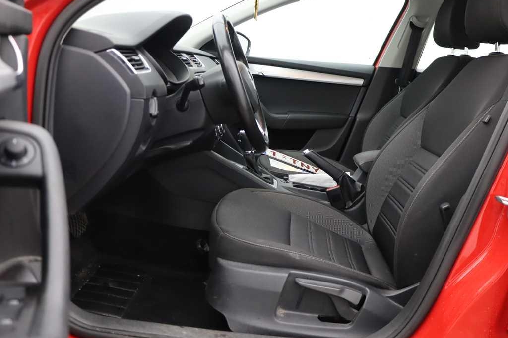 Skoda Octavia Combi 2018 photo 5