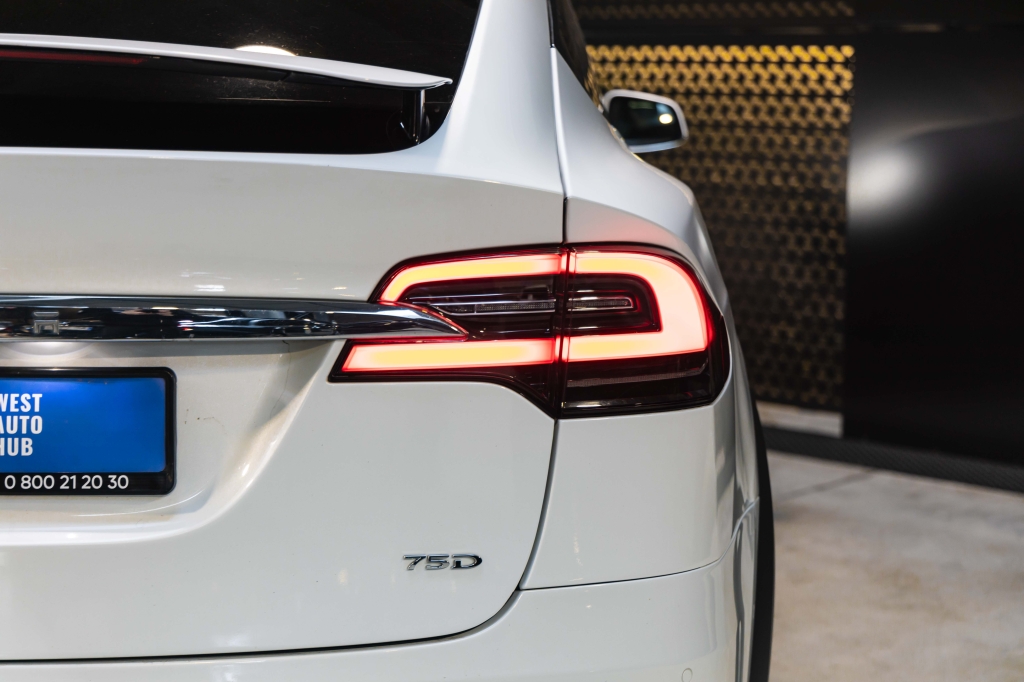 Tesla Model X 75D 2017 фото Tesla Model X 75D 2017 фото 9