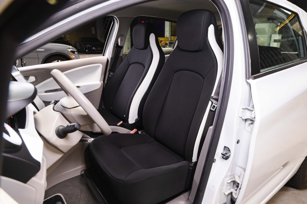 Renault Zoe 2018 photo Renault Zoe 2018 photo 12