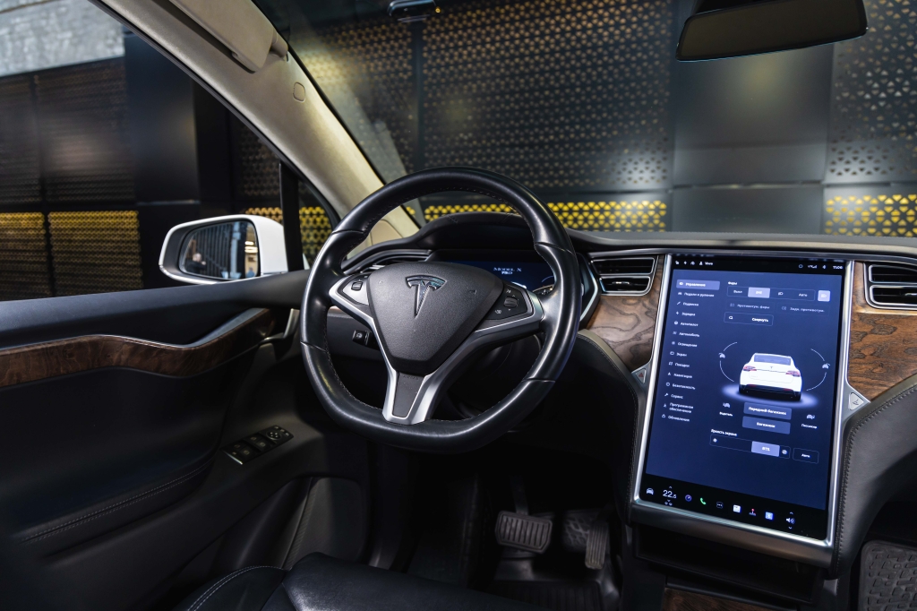 Tesla Model X 75D 2017 фото Tesla Model X 75D 2017 фото 29