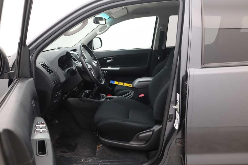 Toyota Hilux 2015 фото 6