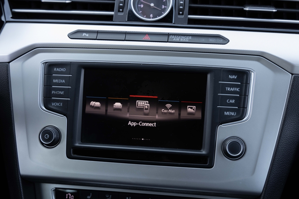 Volkswagen Passat B8 2015 фото Volkswagen Passat B8 2015 фото 22
