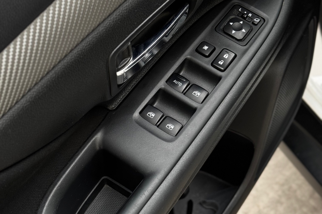 Mitsubishi Outlander 2017 фото Mitsubishi Outlander 2017 фото 9