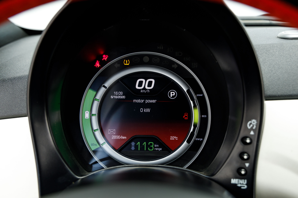 Fiat 500 E 2015 фото 4