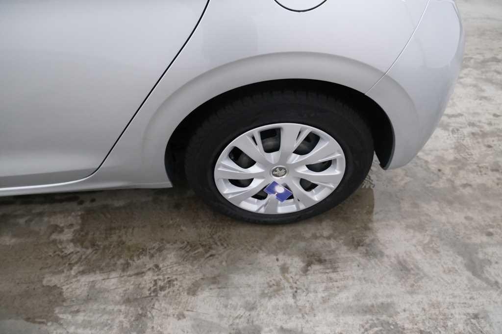 Peugeot 208 2017 фото 41