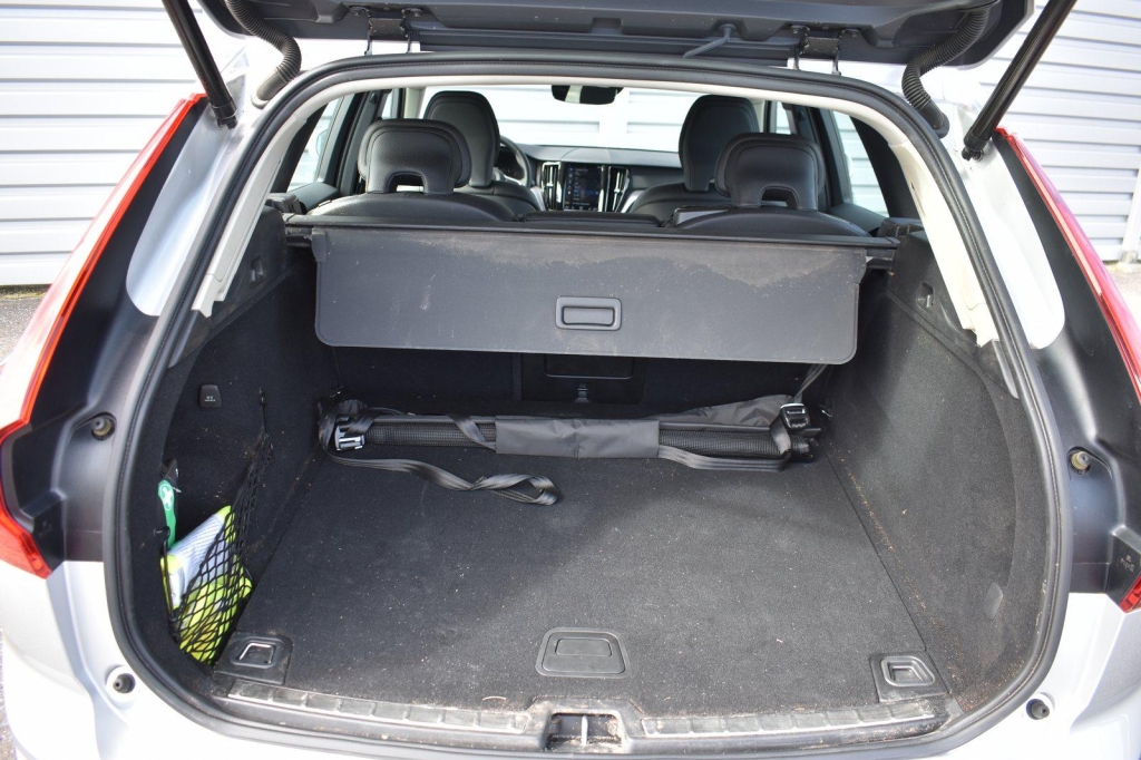 Volvo XC60 2020 фото 2