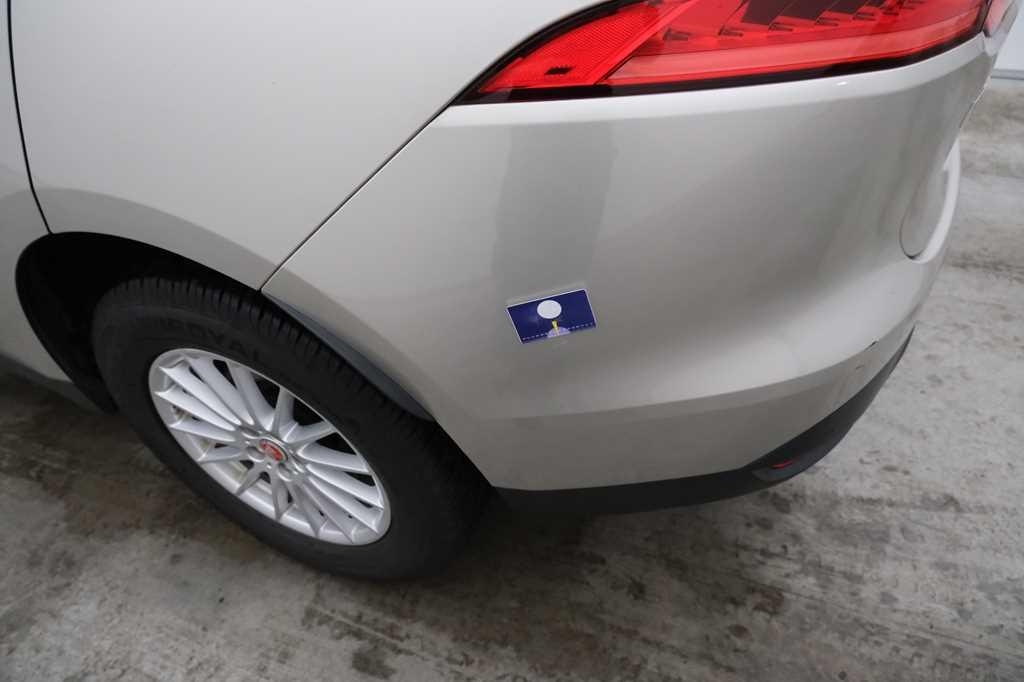 Jaguar F-Pace 2016 фото 35