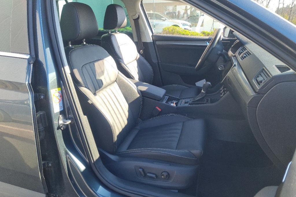 Skoda Superb Combi 2020 фото 5